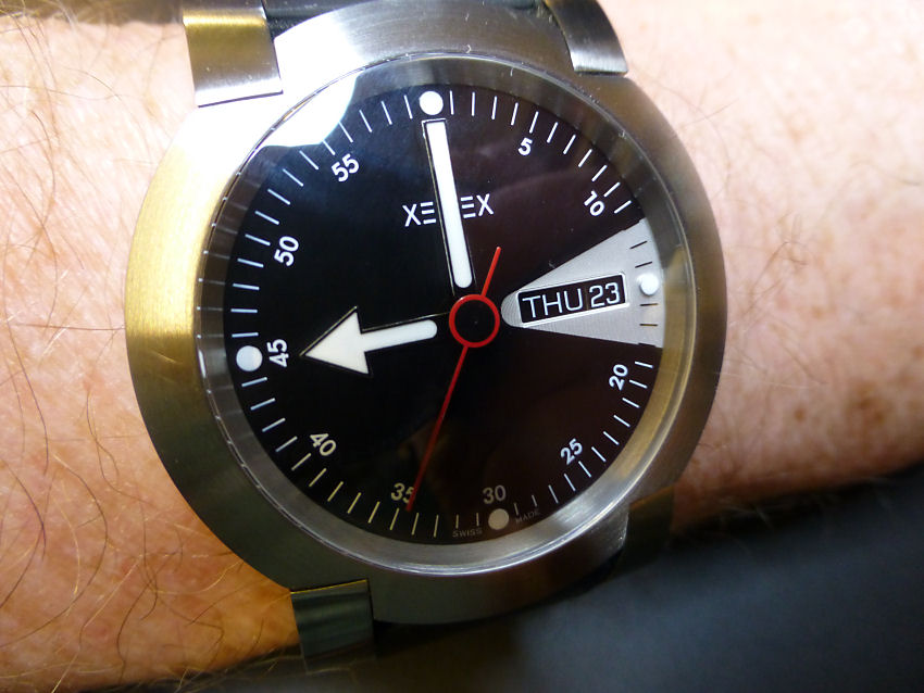 Xemex with articulated strap fixing