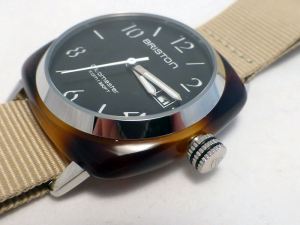 Seamless case/acetate fit shows high quality finish