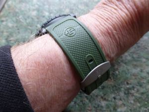 T49967 Silicon/rubber strap with buckle.