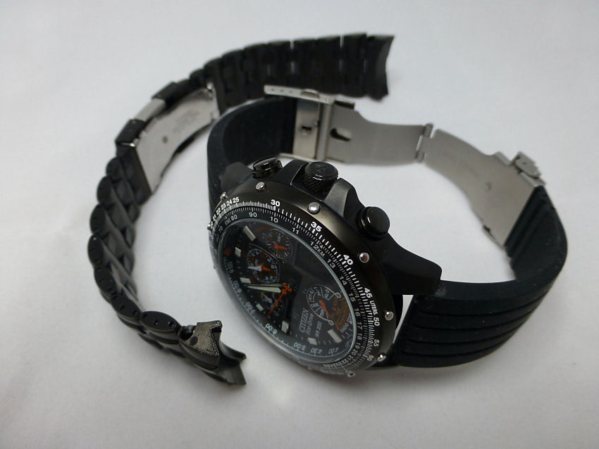 Skyhawk JY0005-50E - Original steel bracelet changed for Silicon deployment - means 196gms to 110gms.