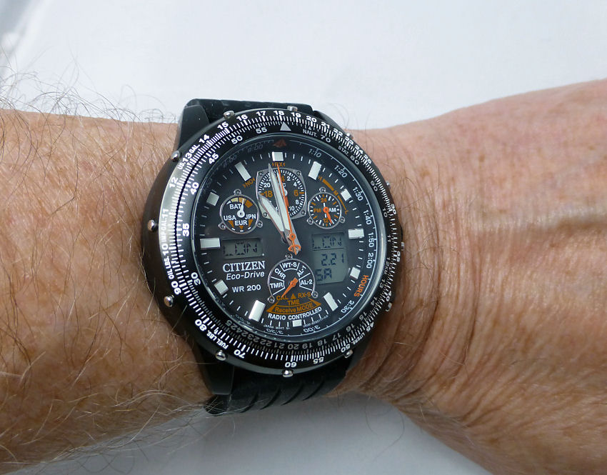 Skyhawk JY0005-50E at 45mm diameter fits well with silicon strap.