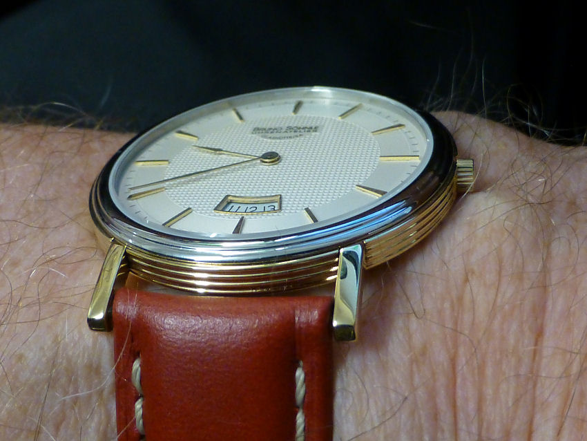 Wonderful fluted case sides, set this model off perfectly.