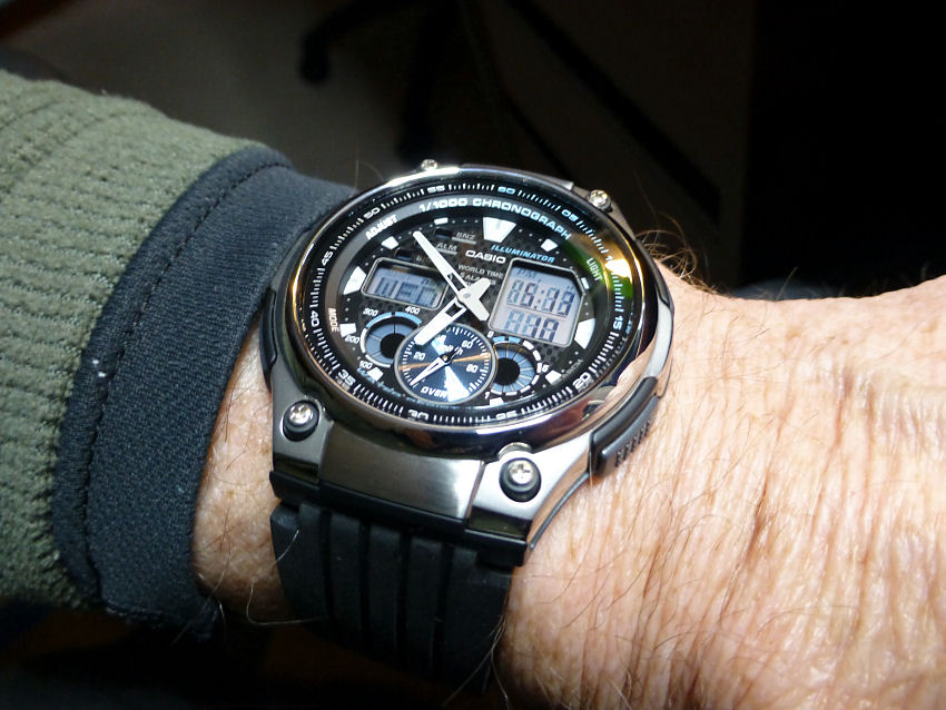 24 mm wide alternative Silicon deployment strap - fitted to 18 mm spring-bars.