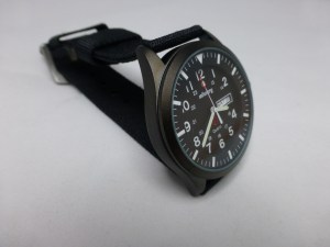 Good size at 40 mm diameter and just 11 mm thickness makes for a neat watch.
