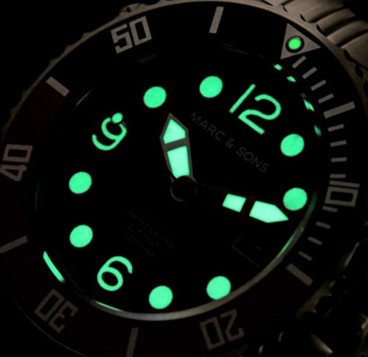 Strong luminous hands and markers, give good clarity.