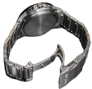 Nice deployment bracelet - which I might change to silicon . . . but we'll see . .