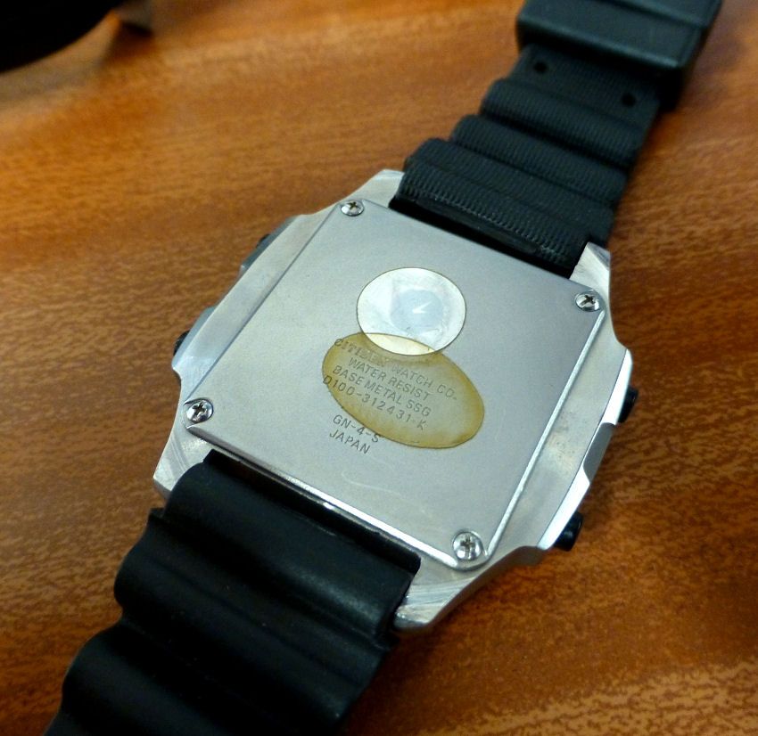 Flat steel screwed back plate = 100m Water Resistance (I have hidden Ser No)