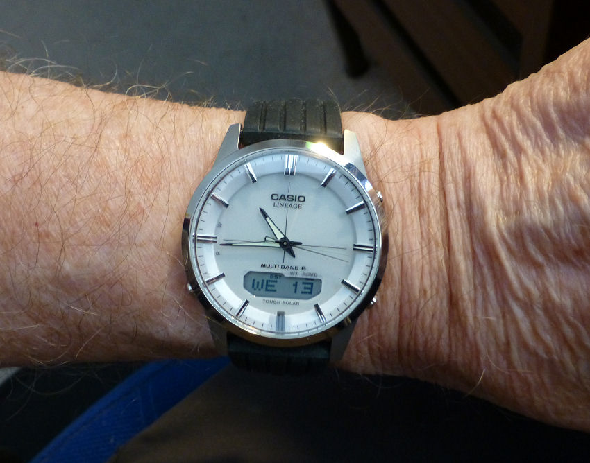 Replacement silicon strap on the wrist - is very neat